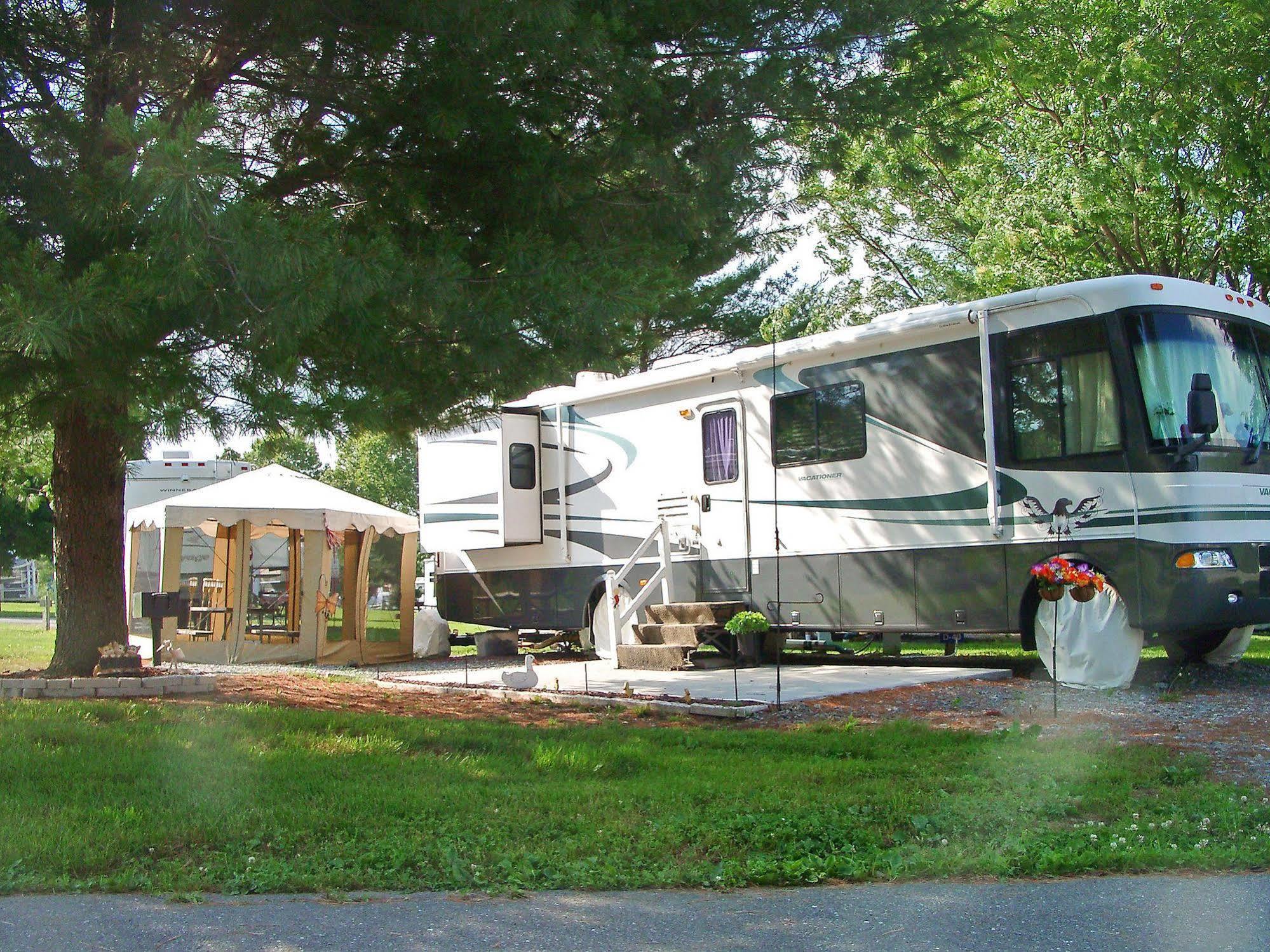 Circle M Rv & Camping Resort - Caravan Park Millersville Bagian luar foto